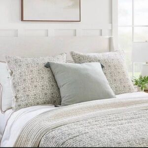 Studio McGee Target Threshold King Quilt & Shams
